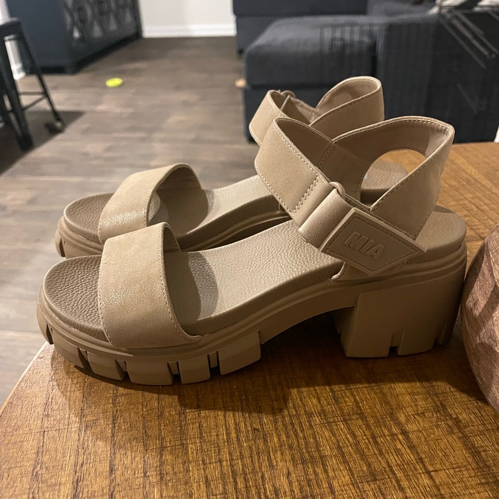 MIA chunky sandals